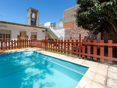 VENTA/PERMUTA - Casas de 3 dormitorios con cochera. Villa Gobernador Gálvez.