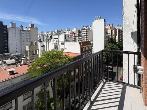 ALQUILER 24 MESES DEPARTAMENTO 2 AMBIENTES RECICLADO CON BALCÓN, CENTRO
