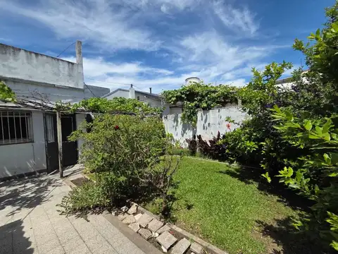 VENTA CASA 3 AMBIENTES BERNAL OESTE