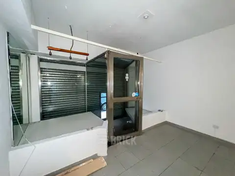 LOCAL A LA CALLE EN SARMIENTO AL 1500 - 50 M2 PATIO TOILETTE