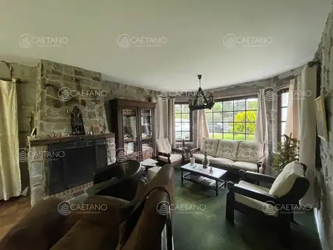 Casa 5 ambientes con 2 baños