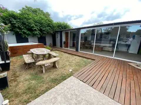 CASA EN VENTA LONGCHAMPS 4 AMBIENTES