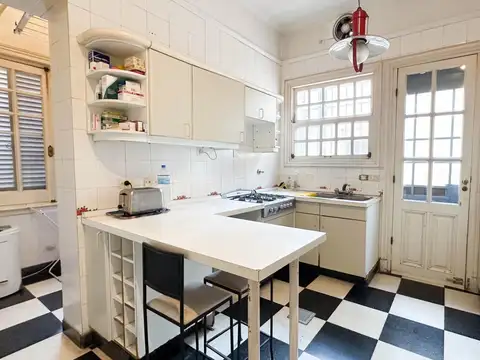 Venta Casa 7 ambientes estilo alemán pileta Martínez