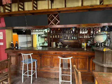 LOCAL COMERCIAL EN ESQUINA MONTEVIDEO Y PERON