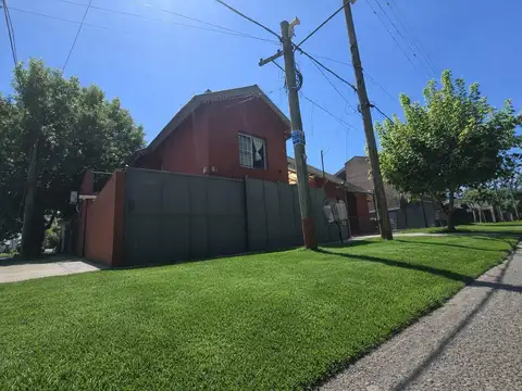Casa 5 ambientes con 3 baños