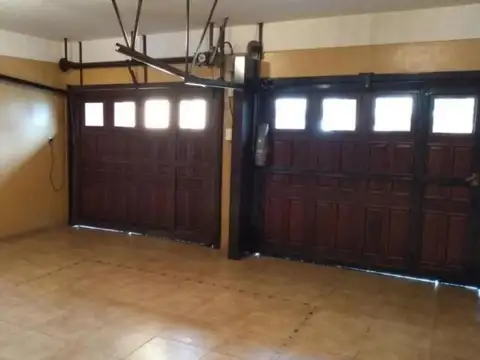 Casa 7 ambientes con 5 baños