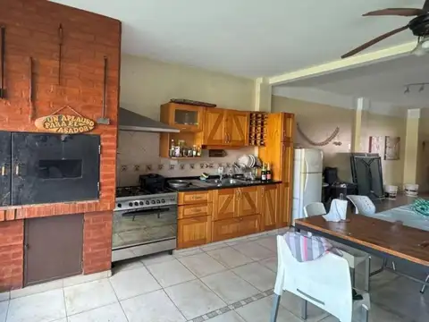 Casa en Venta con 4 cocheras