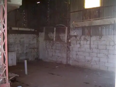 Venta: Estrada 686 - VGG, Casa, y Deposito.