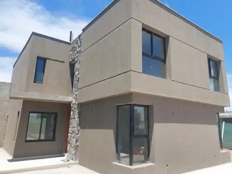 Hauser vende Dúplex a estrenar en Pinar del Sol V. 