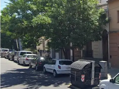 Carlos Calvo 2913, entre  dean Funes y La Rioja, CABA