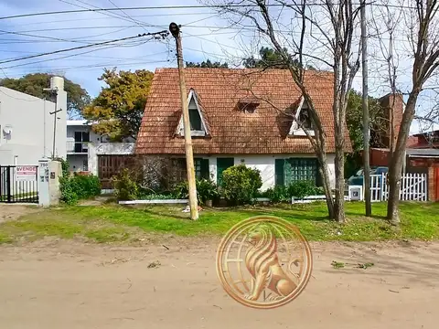 Venta Casa Mar de Ajo Barrio San Rafael 5 Ambientes a 5 cuadras del mar a refaccionar Permuta