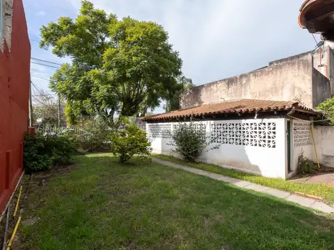 VENTA Lote + Casa a refacc + Cochera doble V.Tesei
