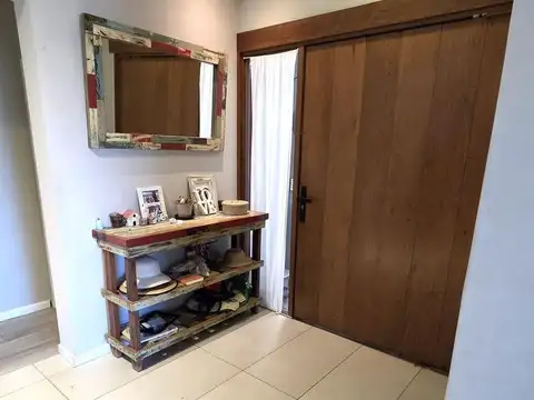 Casa 8 ambientes con 4 baños