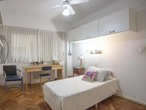 Vende depto 5 Amb,4 dorm ,Belgrano con salida balcón