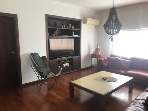 Casa 13 ambientes con 3 baños