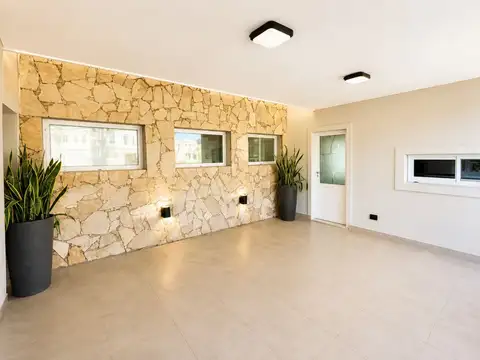 OPORTUNIDAD VENTA CASA 5 AMBIENTES  CON PILETA ESCUCHA OFERTA