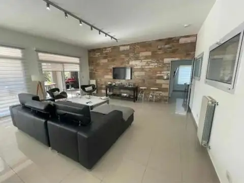 Casa en Venta en Moreno, USD 370.000