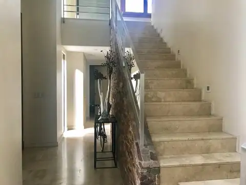 Casa en Alquiler de 4 dormitorios