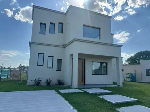 VENTA CASA DOS PLANTAS SANTA ELISA PILAR DEL ESTE