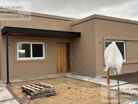 Casa 4 ambientes con 2 baños