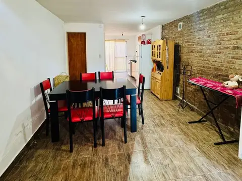 Casa 2 ambientes con 2 baños