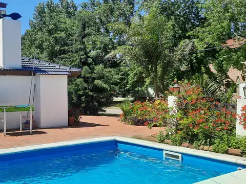 Casa 7 ambientes con 2 baños