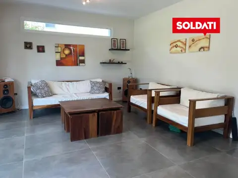 Casa 4 ambientes con 2 baños