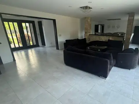 Casa en Venta con 6 cocheras