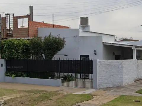Casa en Esquina 3 Amb en VENTA