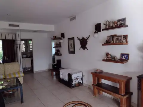 Casa a la venta de 6 ambientes en Barrio Los Sauces. Pilar