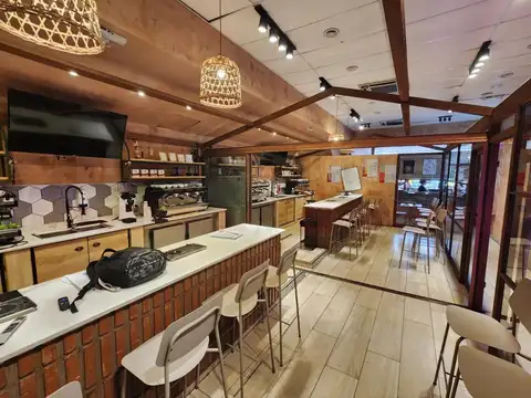 EXCELENTE LOCAL DE 260 M² A METROS DEL OBELISCO