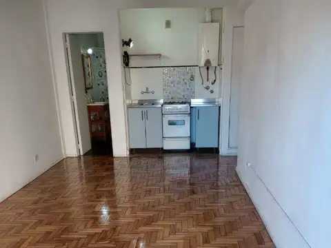 Tacuarí 1200, Piso 4