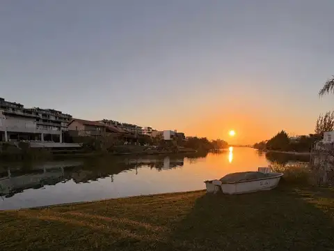 LOTE PREMIUM A LA LAGUNA EN ESQUINA-NUEVO QUILMES