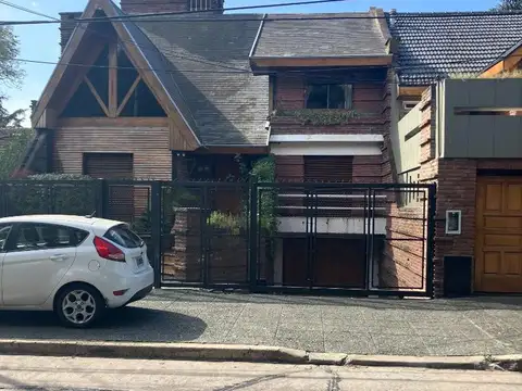 Casa 5 ambientes con 4 baños