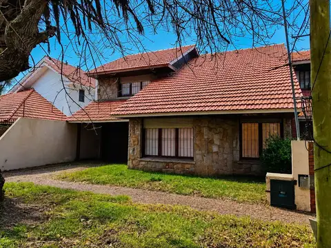 Venta casa 5 ambientes cochera patio Constitucion