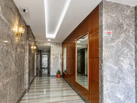 Departamento 2 ambientes , lateral, muy luminoso. Muy buen ubicacion en Caballito. Ideal inversion o primera vivienda. Posee balcon Frances