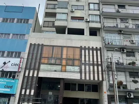 Av Pres Bartolome Mitre 2000, Piso 12