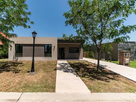 VENTA CASA 4  AMB PILAR DEL ESTE- STA EMILIA