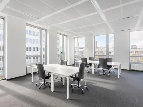 Renta de oficinas comerciales amobladas para 15 personas en Montevideo, Carrasco Valley