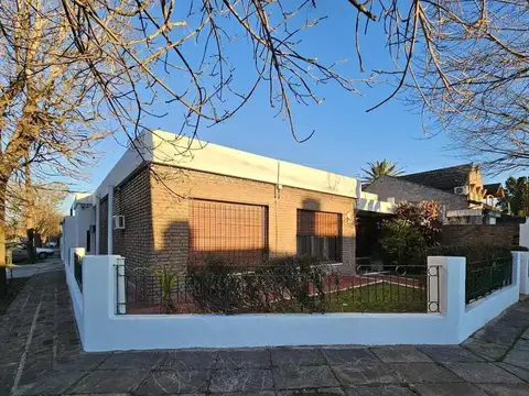 Venta casa en una planta en Bella Vista