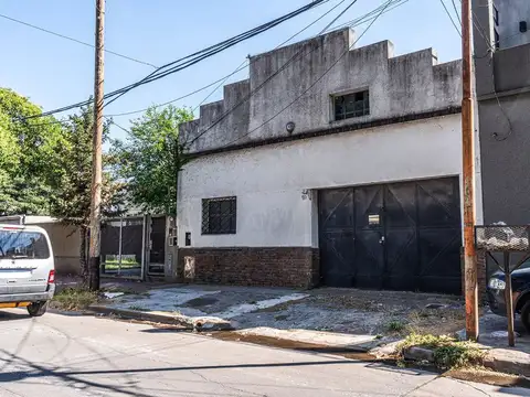VENTA DE EXCELENTE GALPON EN QUILMES CENTRO