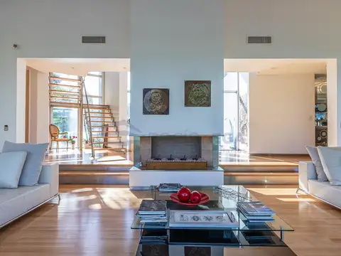 Casa en Venta con 2 cocheras