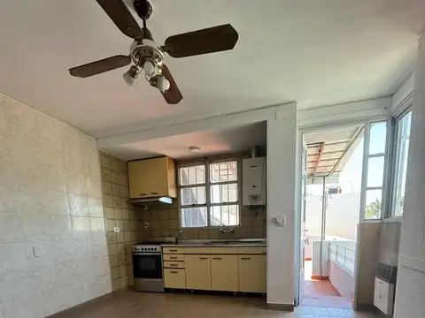 alquiler departamento tipo casa en viamonte 1260 primer piso patio con parrillero