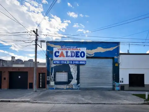GALPON 900 m2 SALIDAS A DOS CALLES