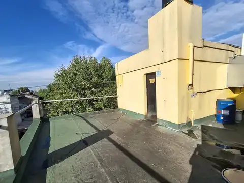 GALPON 900 m2 SALIDAS A DOS CALLES