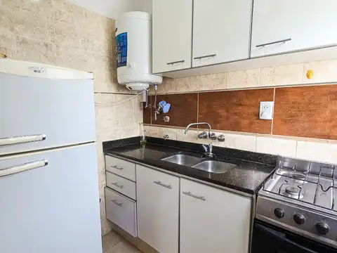 Departamento 2 amb. Al frente - Cordoba y Rivadavia
