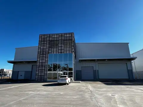 Excelente Nave en Parque Plaza Industrial Escobar