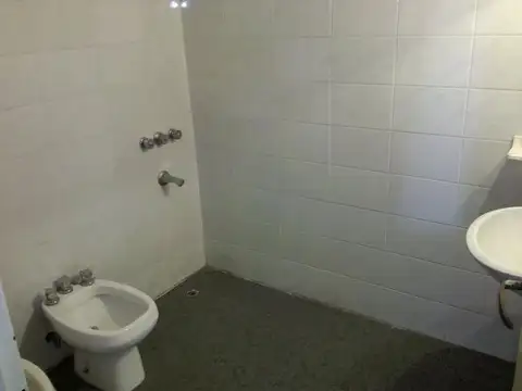 Local c/Oficinas 70m2