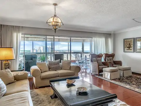 Departamento en Venta de 4 dormitorios