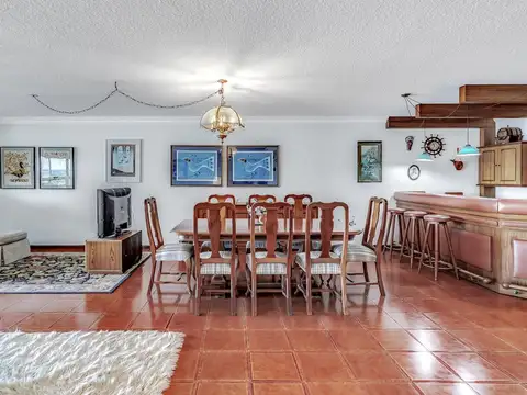 Departamento 6 ambientes con 4 baños